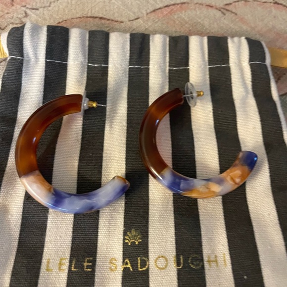 Lele Sadoughi Broadway Hoops - Picture 2 of 3